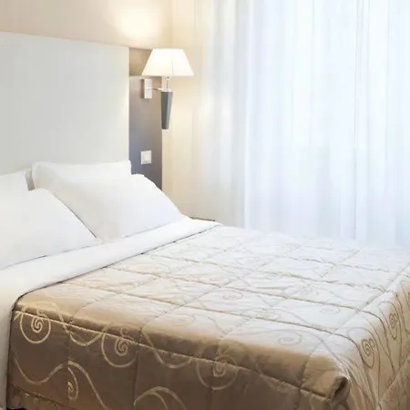Aurora Hotel 3*