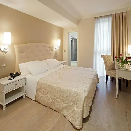 Hotel Aurora 3*